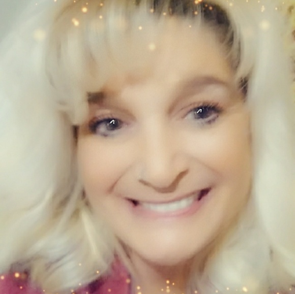 Meet your Posher, Holly - Picture 1 of 1